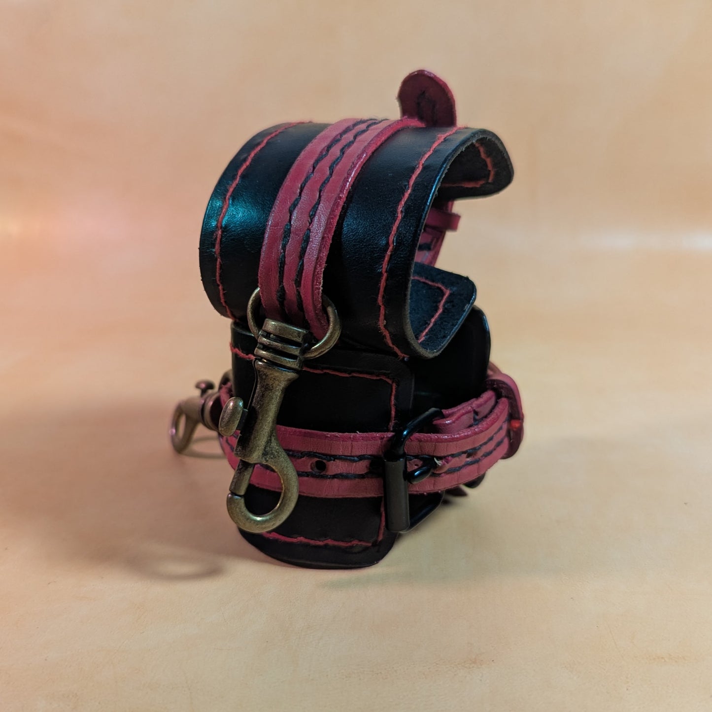 Menottes couture point sellier