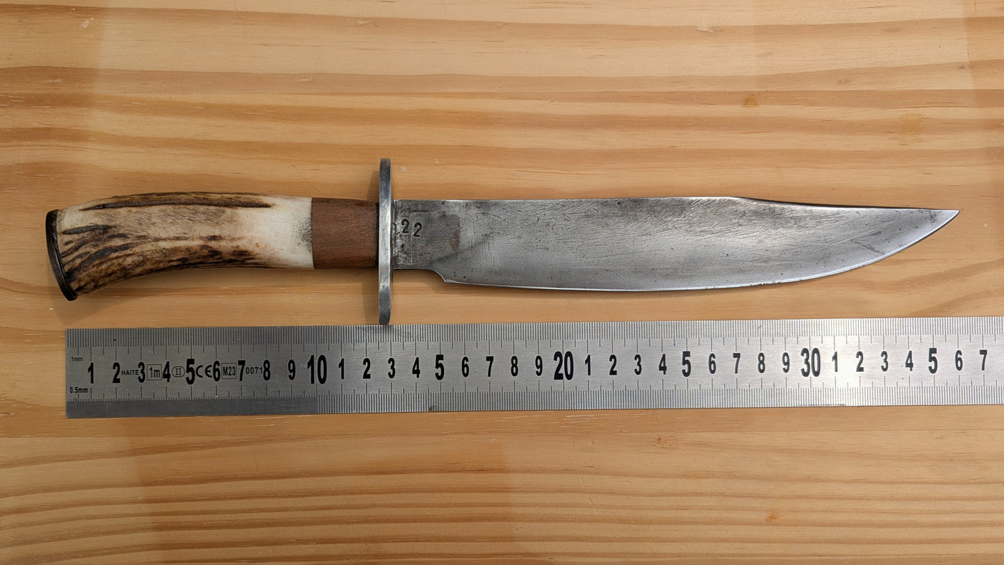 Le couteau Bowie, MJM